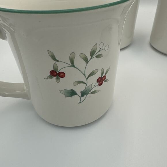 Pfaltzgraff Winterberry Coffee Mugs Cups set of 4 Christmas Holiday Stoneware - Picture 2 of 8